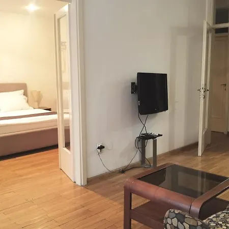 One Bedroom Theatre Apartment *