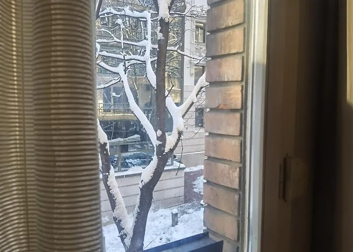 One Bedroom Theatre Apartment *